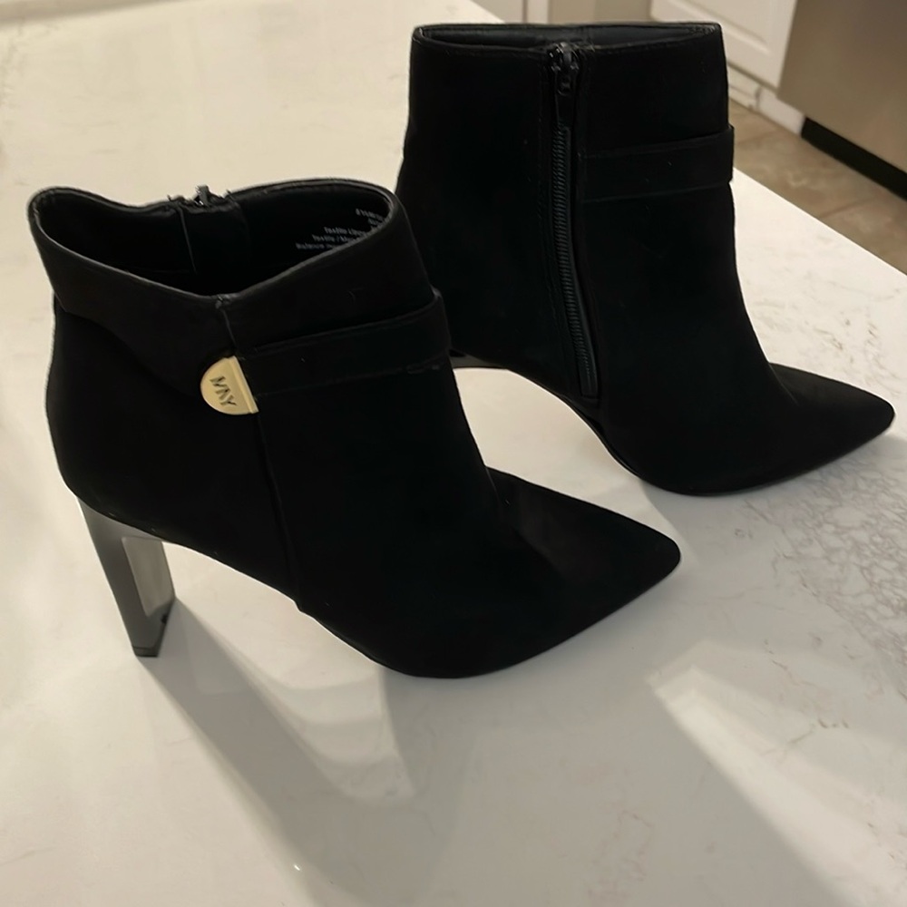 Marc New York Andrew Marc size 5.5 Black Ankle Boot